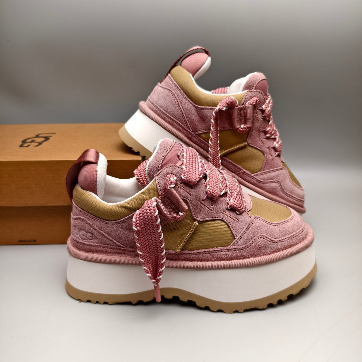 1541 Chunky Platform Lace-Up Sneakers – Pink