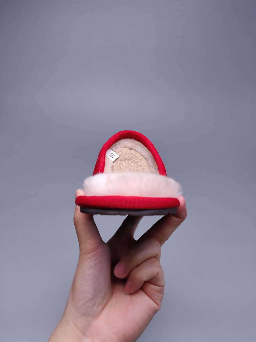 2593 Large G Indoor Slippers – Bright Red