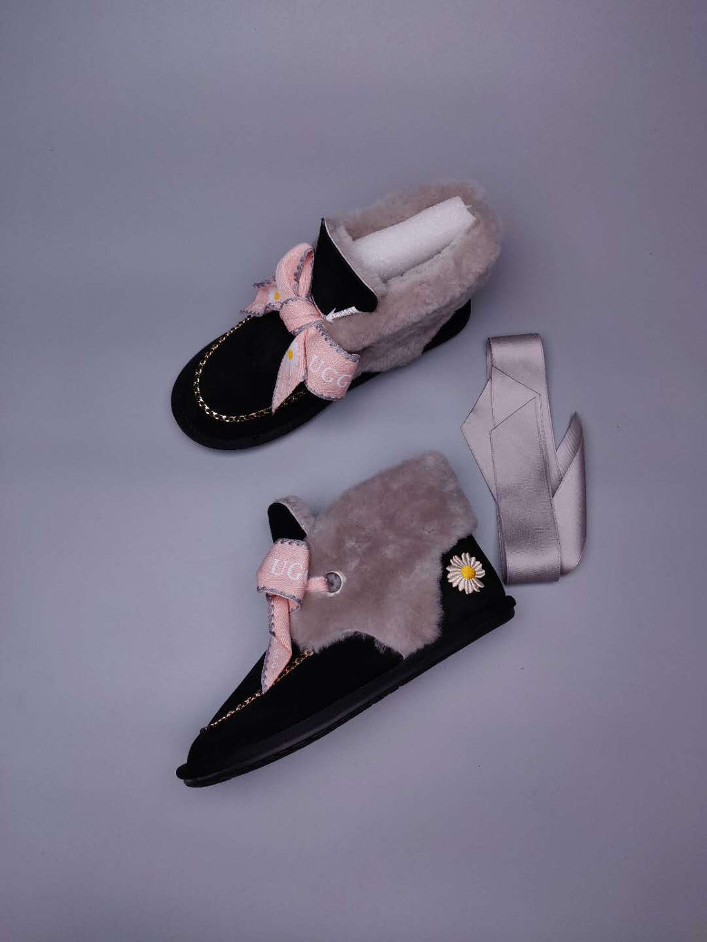 7888 Daisy Chain-and-Ribbon Detail Shoes – Black