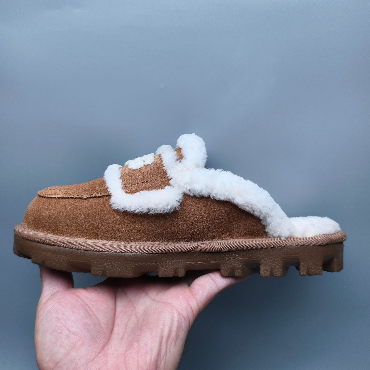 1206 Curly-Texture Logo Slippers – Chestnut
