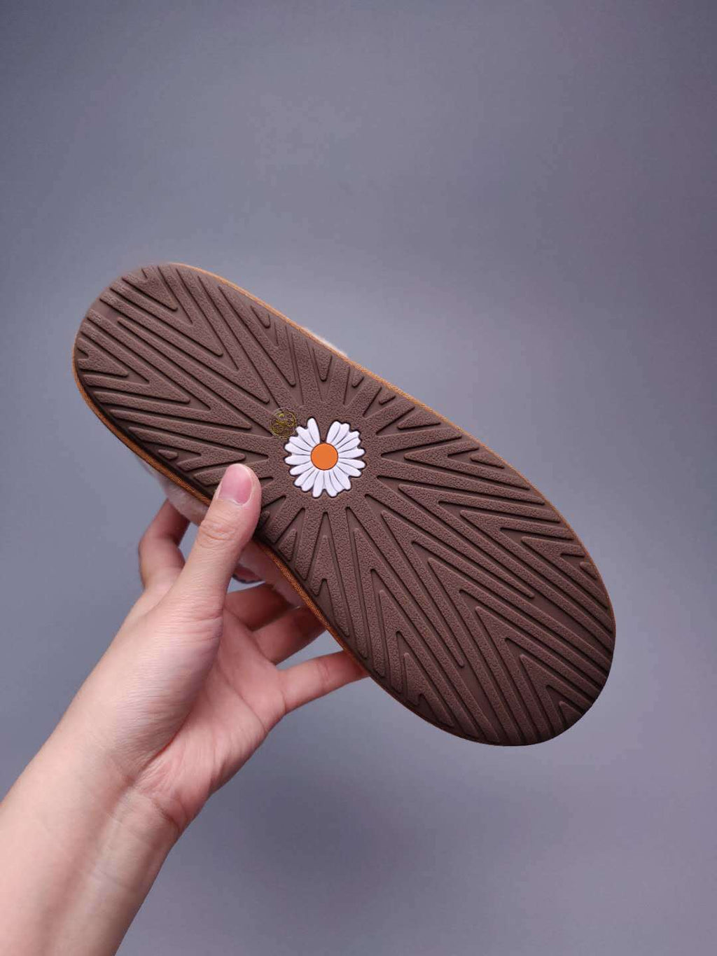 7888 Daisy Chain-and-Ribbon Detail Shoes – Chestnut