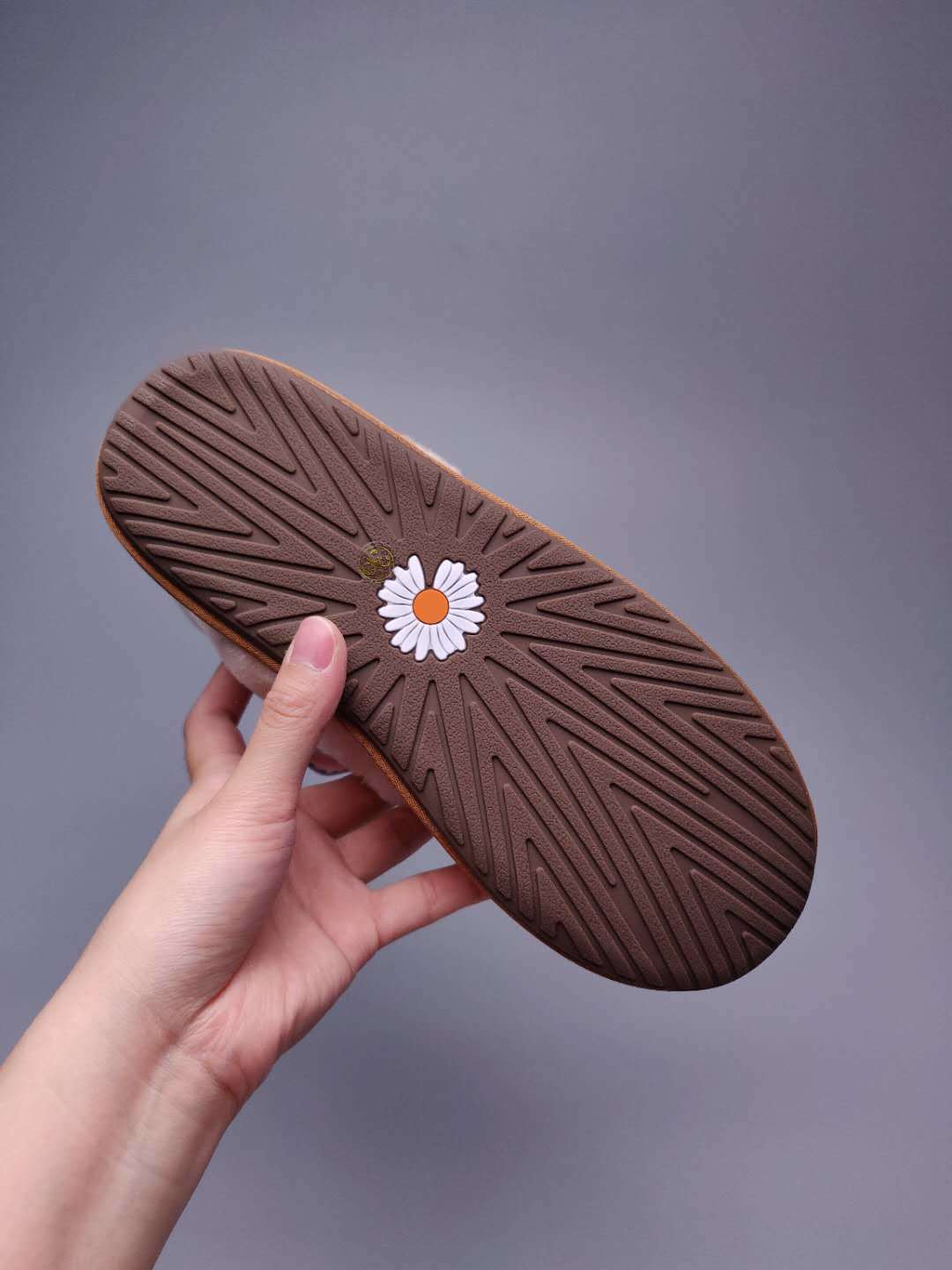 7888 Daisy Chain-and-Ribbon Detail Shoes – Chestnut