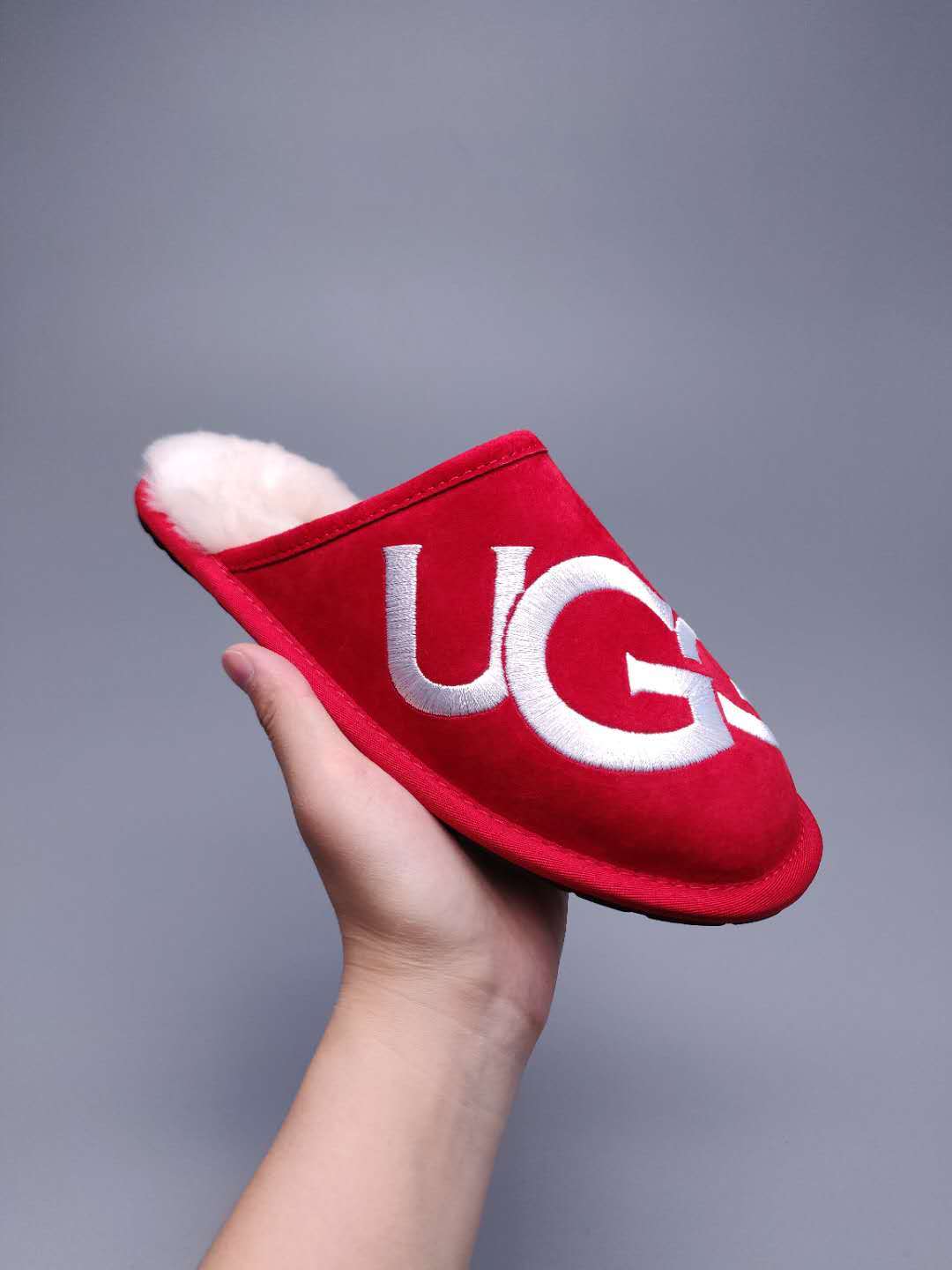2593 Large G Indoor Slippers – Bright Red