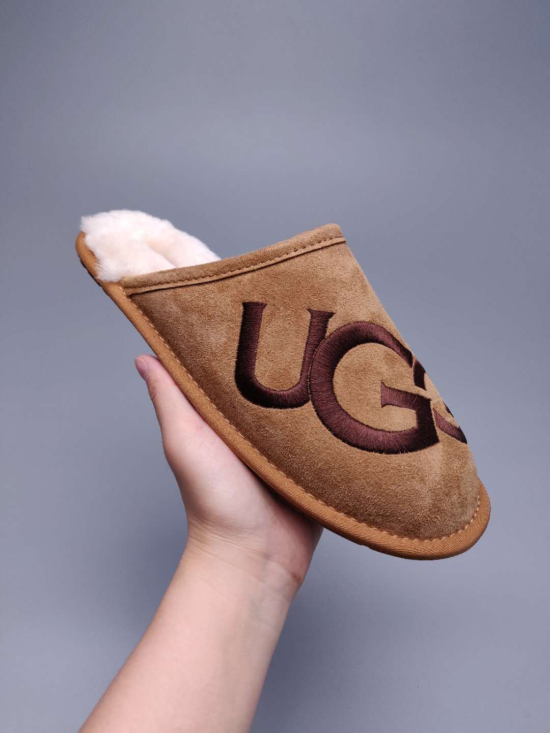 2593 Large G Indoor Slippers – Chestnut
