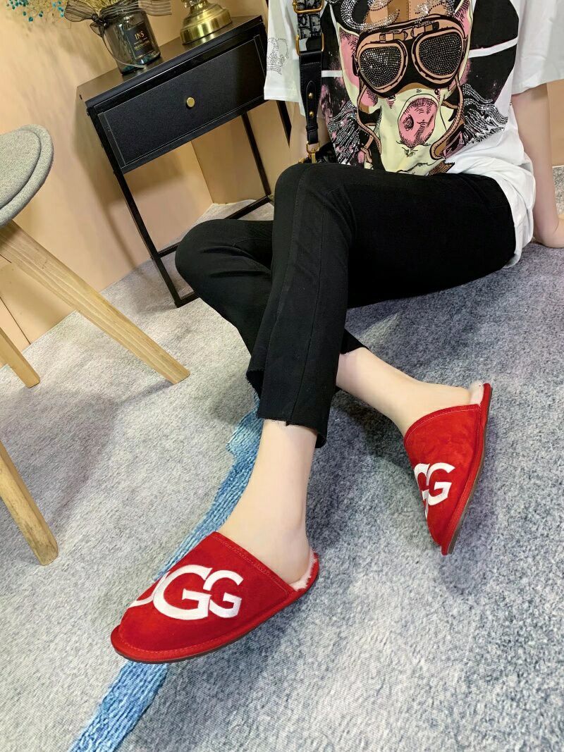 2593 Large G Indoor Slippers – Bright Red
