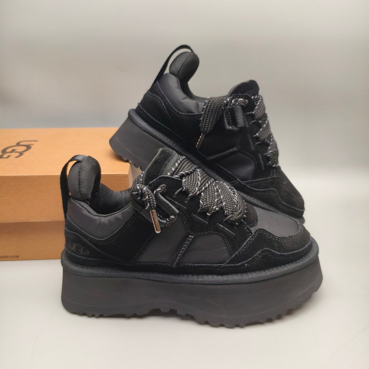 1541 Chunky Platform Lace-Up Sneakers – Black