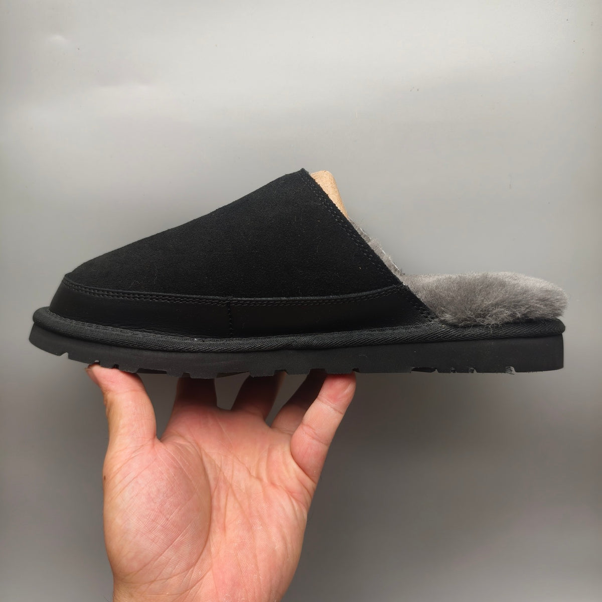 4585 Men's Ultra-Light Fluffy Casual Slippers – Black