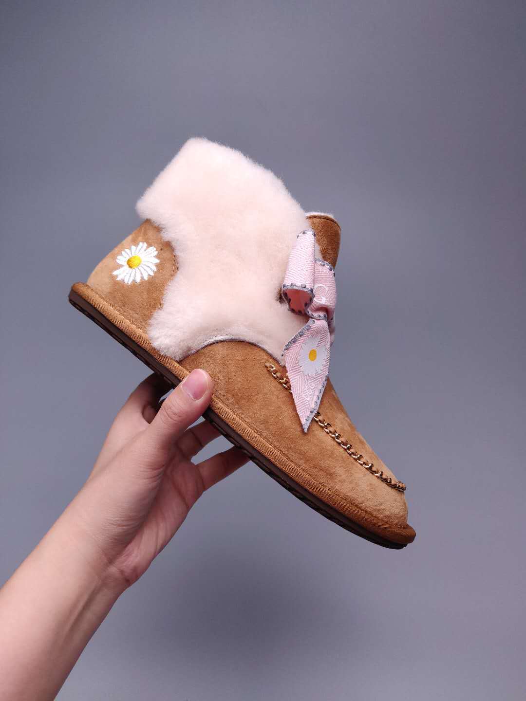 7888 Daisy Chain-and-Ribbon Detail Shoes – Chestnut