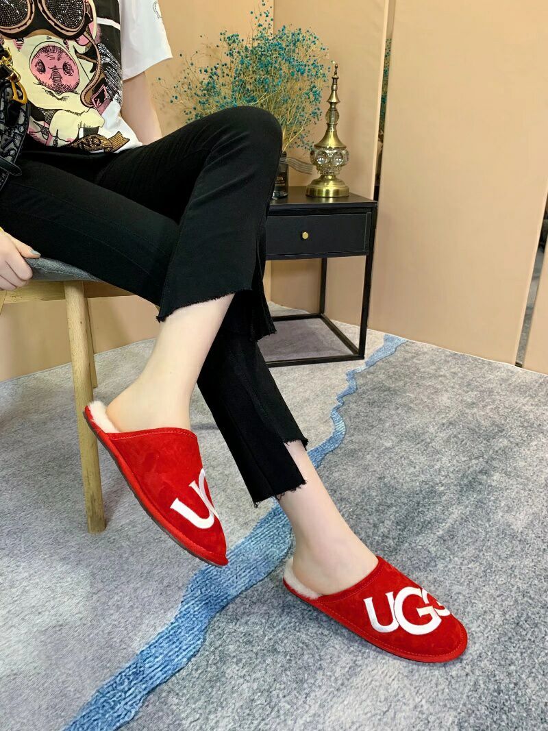 2593 Large G Indoor Slippers – Bright Red